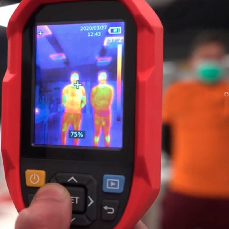 Càmera termogràfica portàtil per a la detecció de temperatura corporal