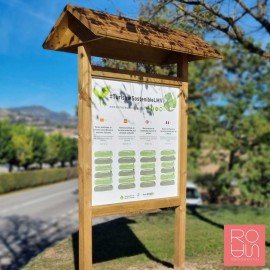 Cartellera de fusta amb teulada per indicació de camins