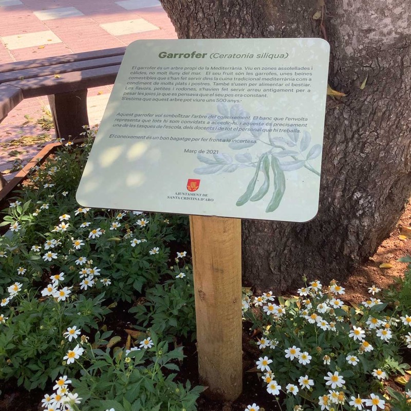 Faristol amb peu de fusta per arbres